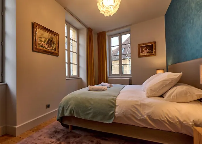 Appartement Montagnon - Les Suites Du Palais - Classe 4 Etoiles, Parking Prive, Vue Cathedrale, 3 Chambres, Primo C0Nciergerie