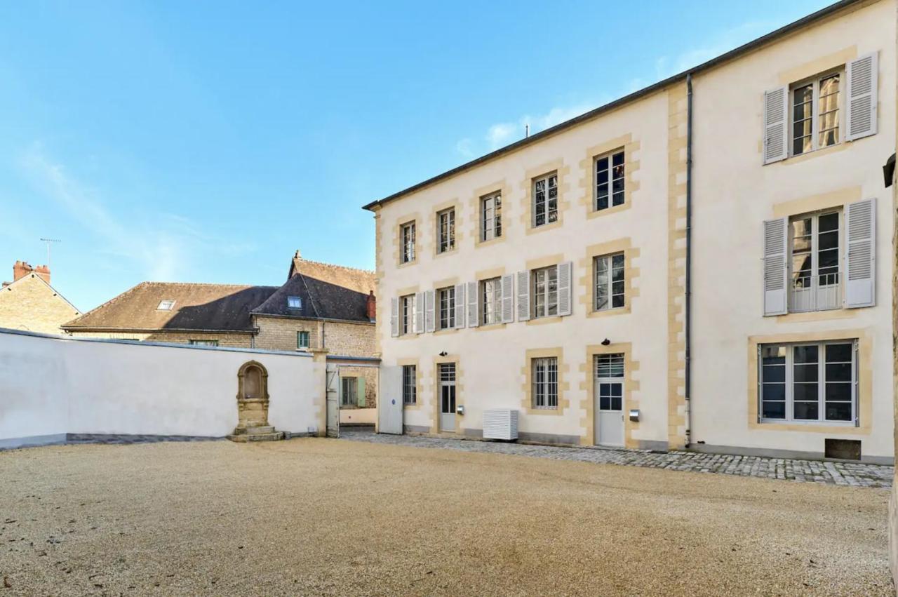 Montagnon - Les Du Palais - Classe 4 Etoiles, Parking Prive, Vue Cathedrale, 3 Chambres, Primo C0nciergerie Apartment Nevers
