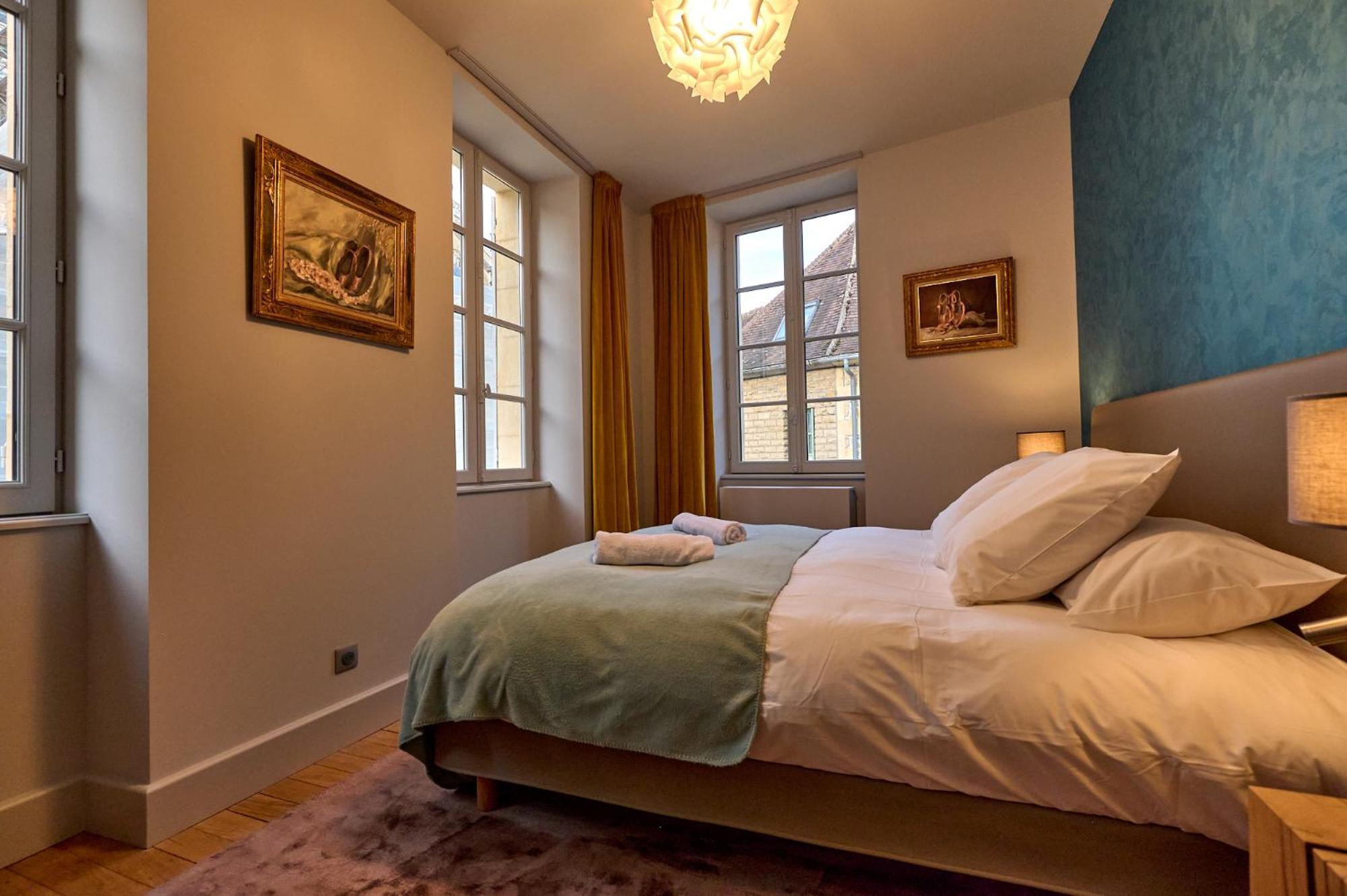 Montagnon - Les Du Palais - Classe 4 Etoiles, Parking Prive, Vue Cathedrale, 3 Chambres, Primo C0nciergerie * Nevers