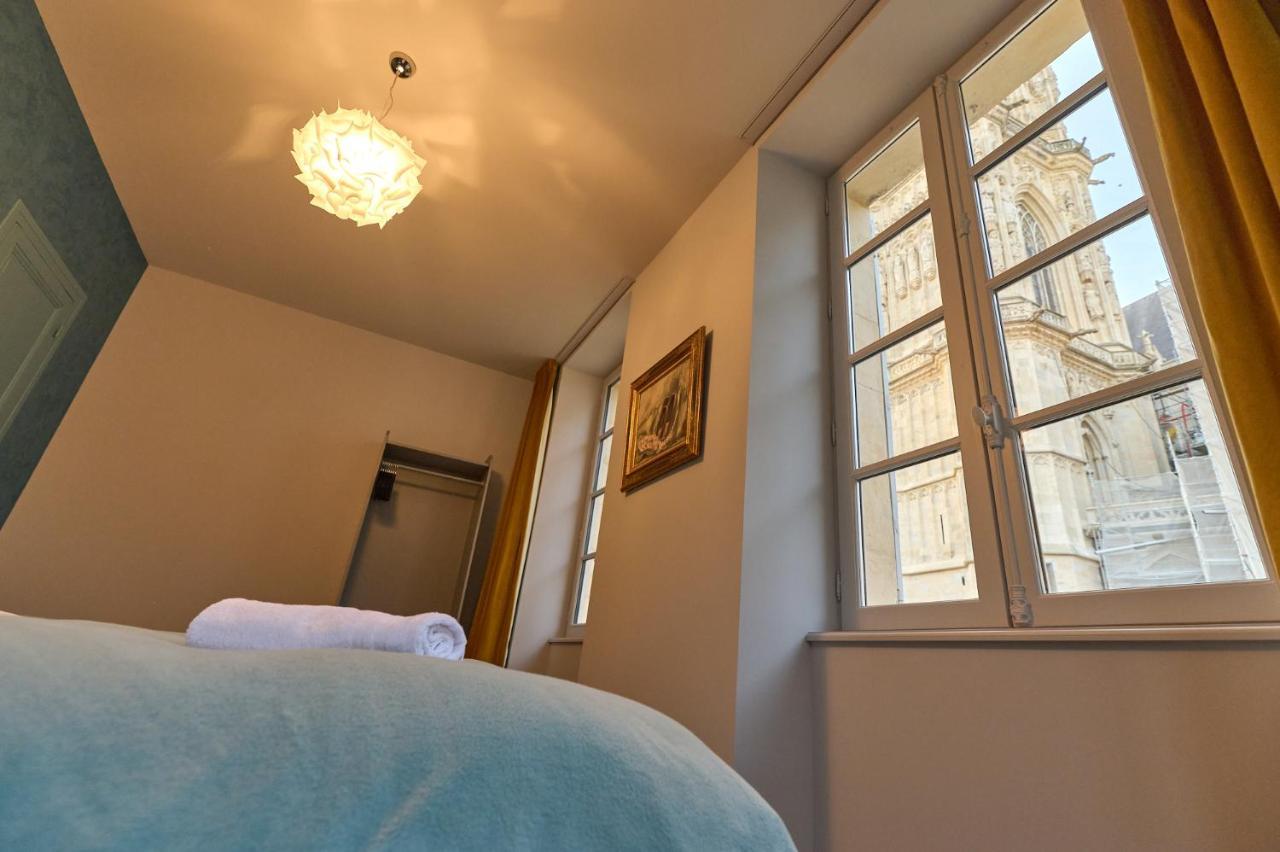 Montagnon - Les Du Palais - Classe 4 Etoiles, Parking Prive, Vue Cathedrale, 3 Chambres, Primo C0nciergerie Nevers